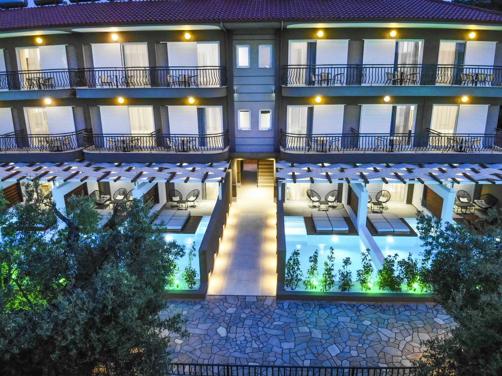 4* Royal Hotel and Suites - Πολύχρονο, Χαλκιδική ✦