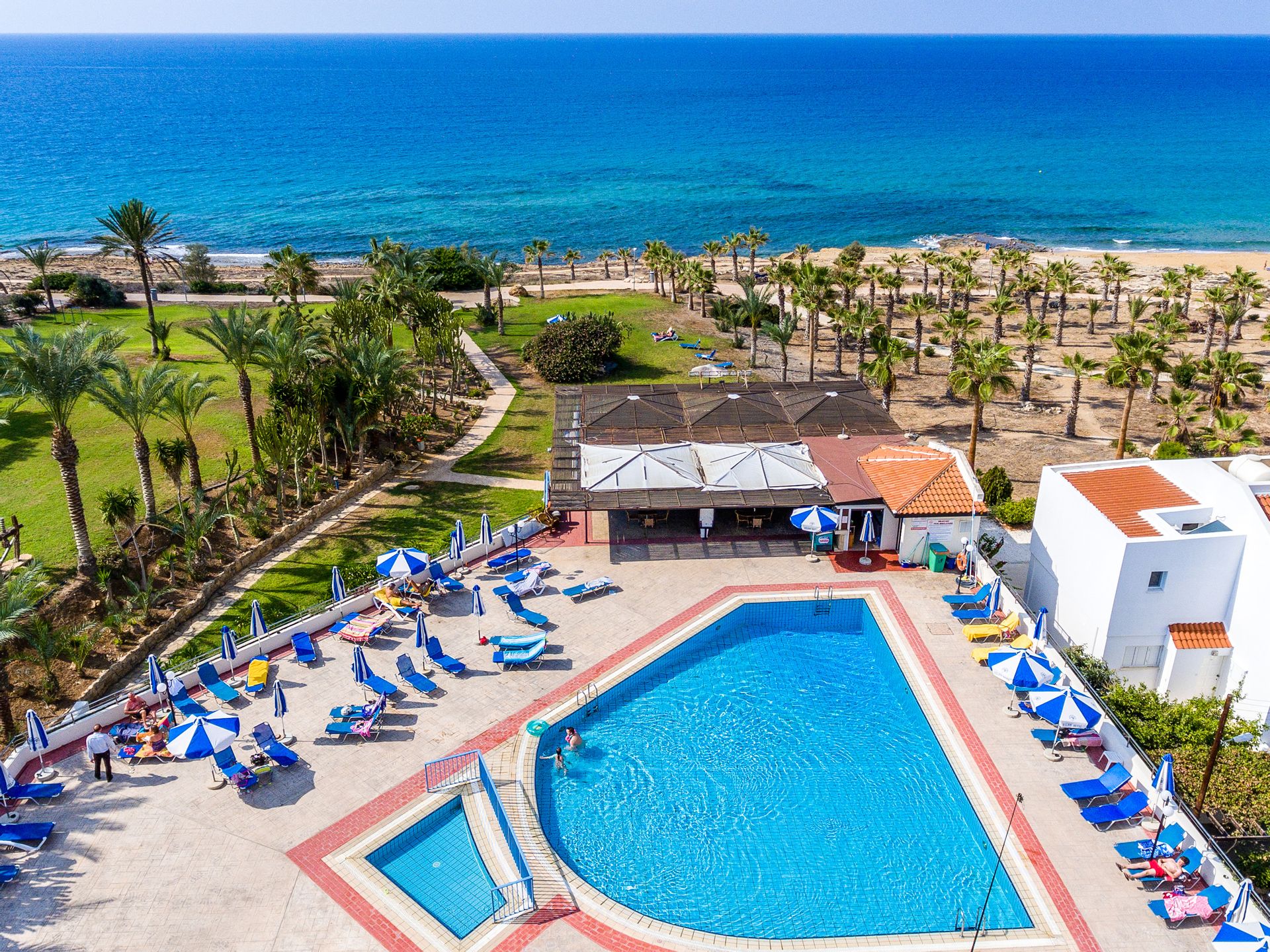 Helios Bay Hotel and Suites - Πάφος, Κύπρος ✦ 2 Ημέρες