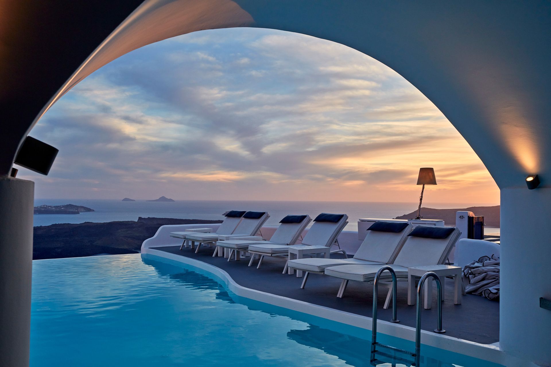 5* Katikies Chromata Santorini / The Leading Hotels