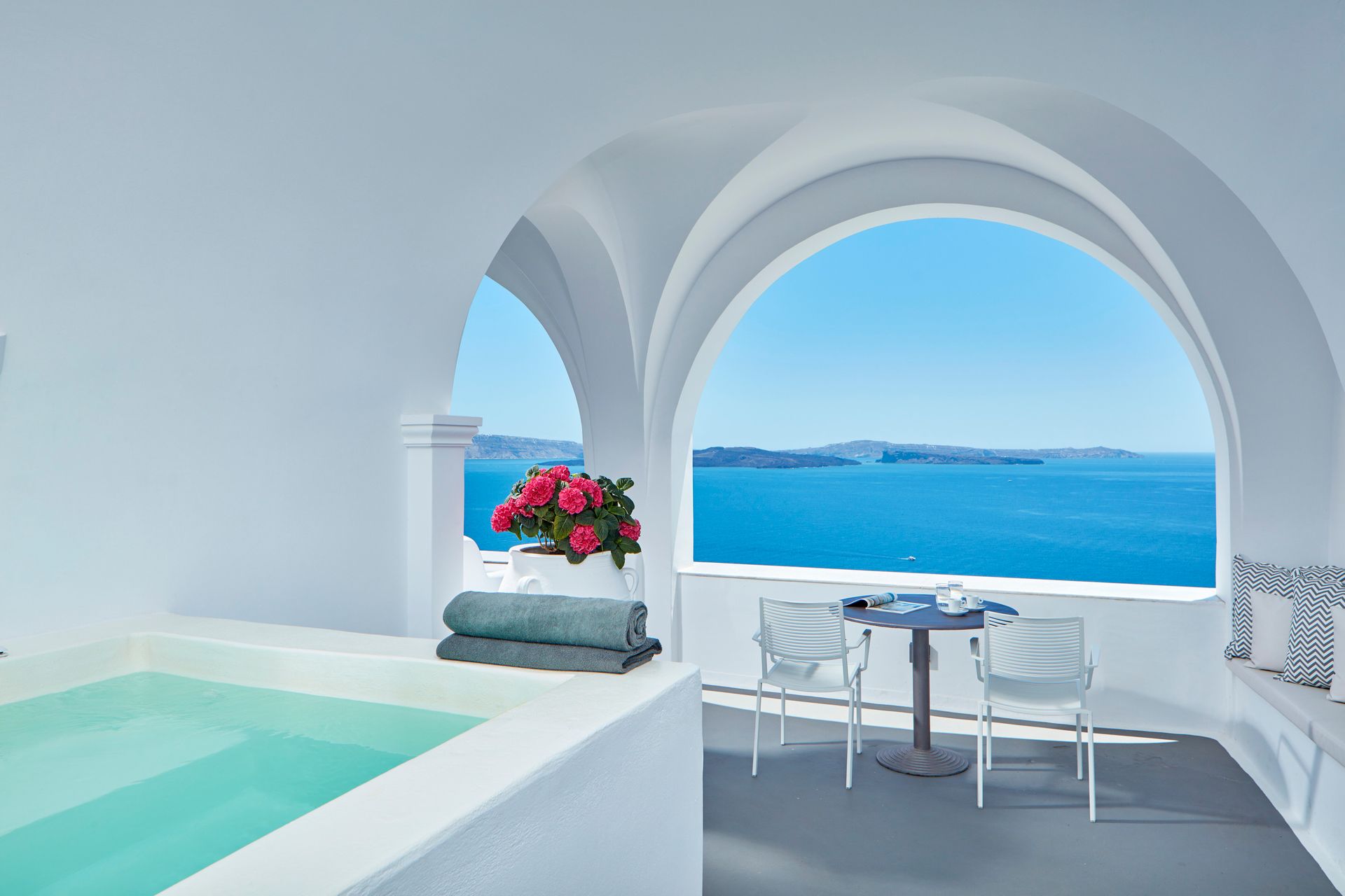 5* Katikies Villa Santorini / The Leading Hotels Of