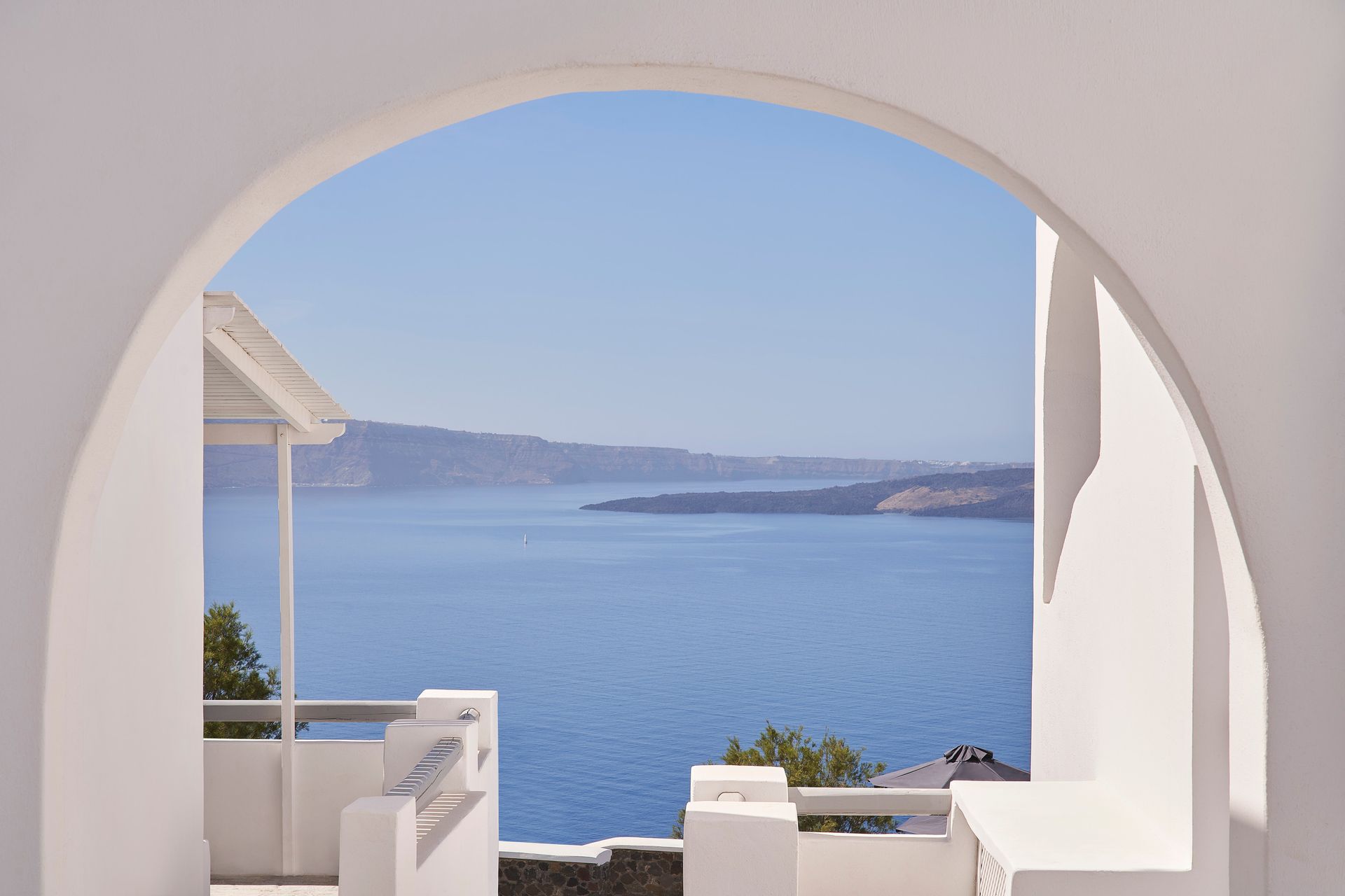 4* Mr & Mrs White Santorini - Οία, Σαντορίνη ✦