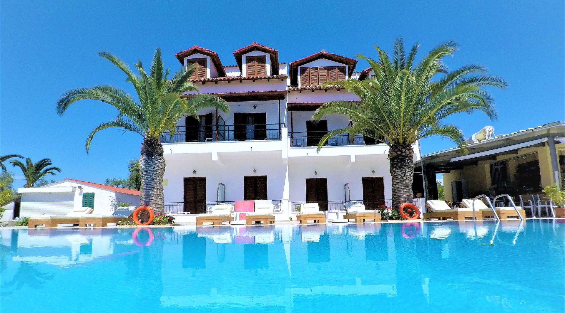 Captain's Studios & Apartments - Κάβος, Κέρκυρα
