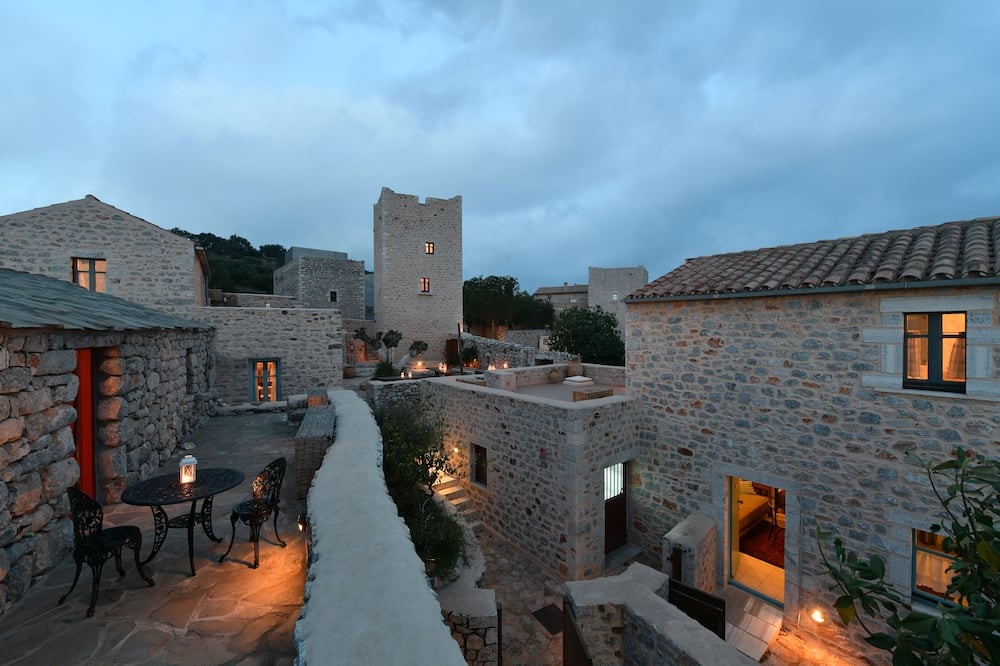 4* Lithos Stone Suites - Αρεόπολη, Μάνη ✦ 2 Ημέρες