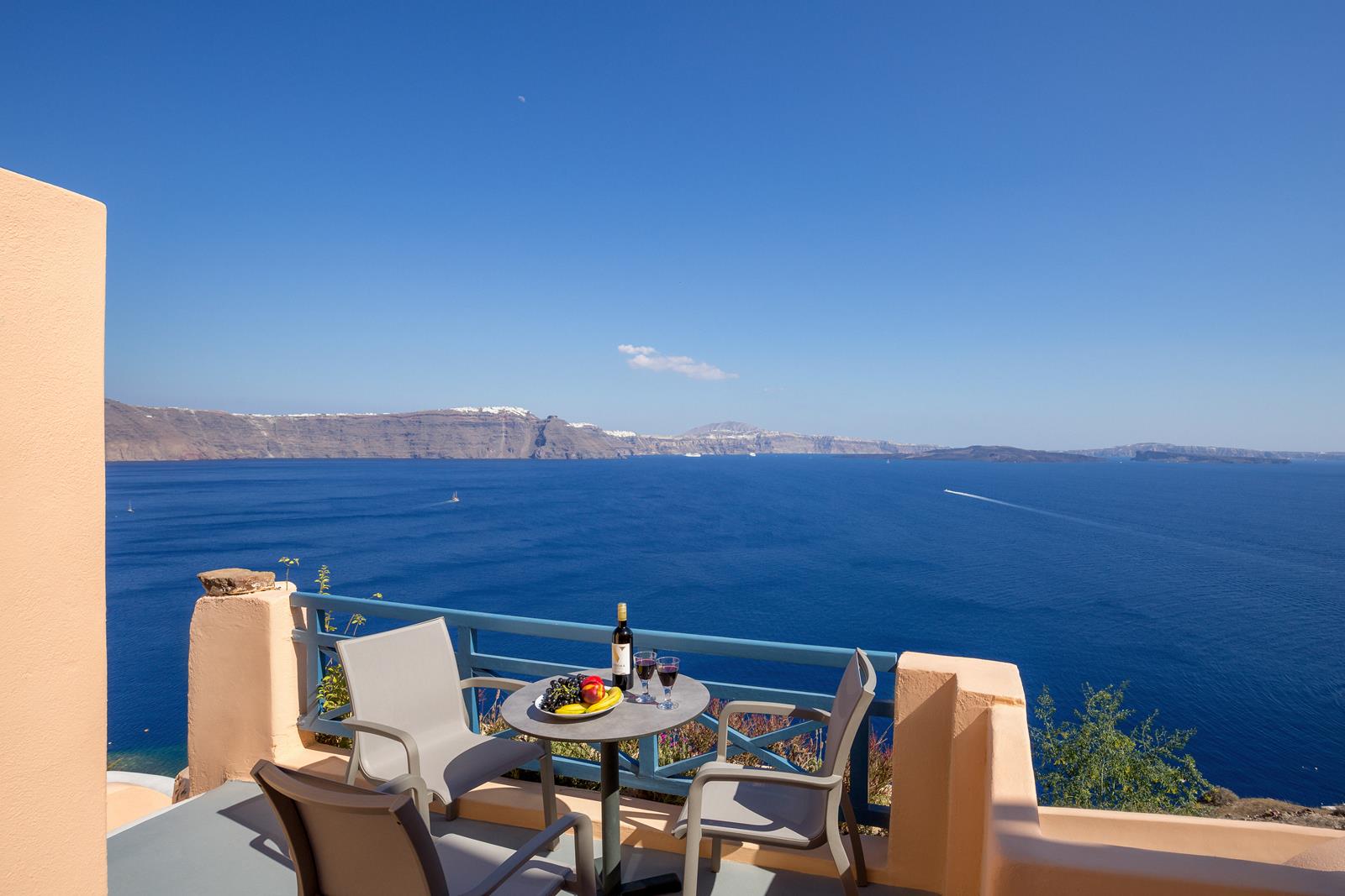 Horizon Aeifos Suites - Οία, Σαντορίνη ✦ 3 Ημέρες (2