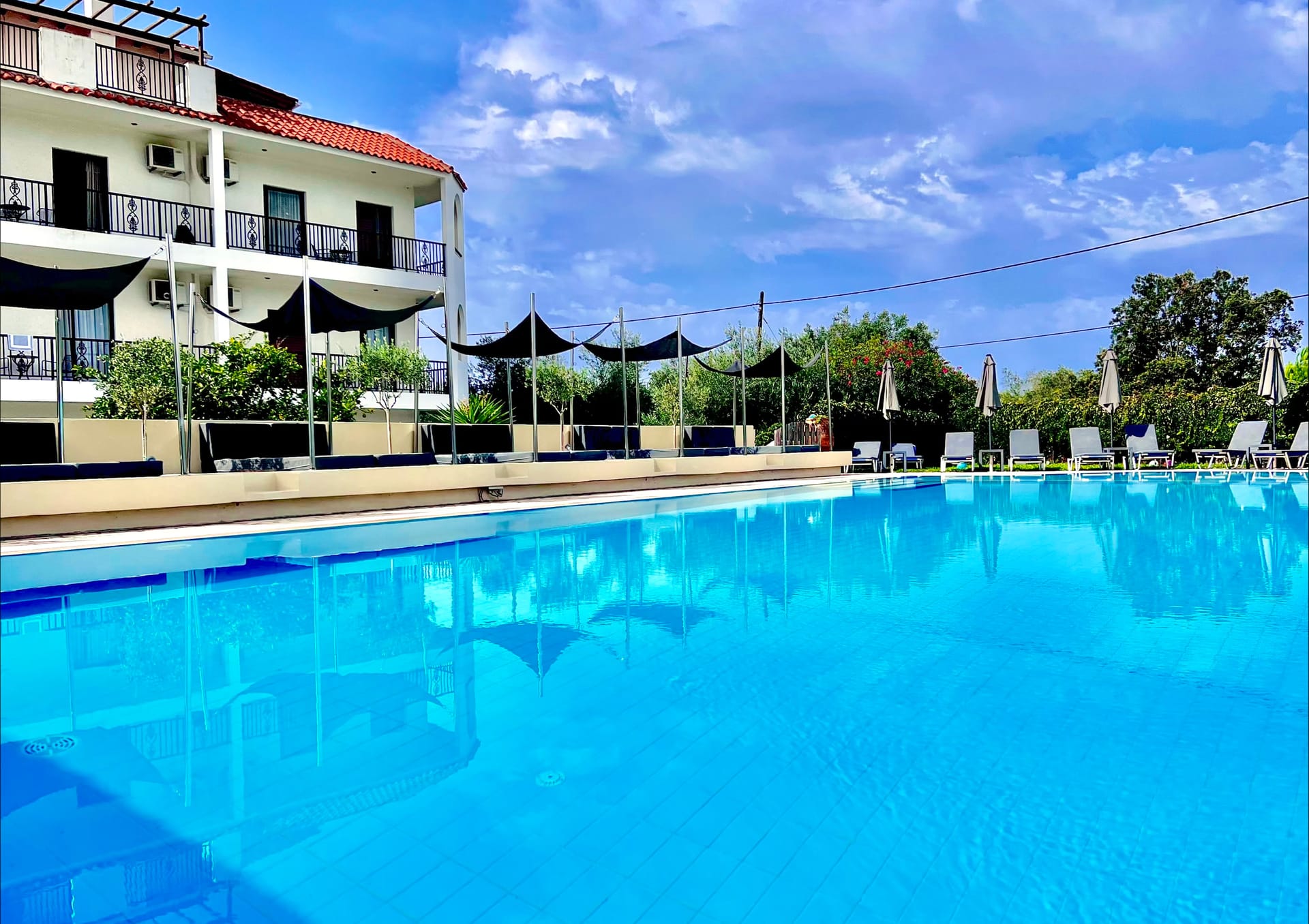 Bruskos Hotel & Suites - Άγιος Γεώργιος Αργυράδων