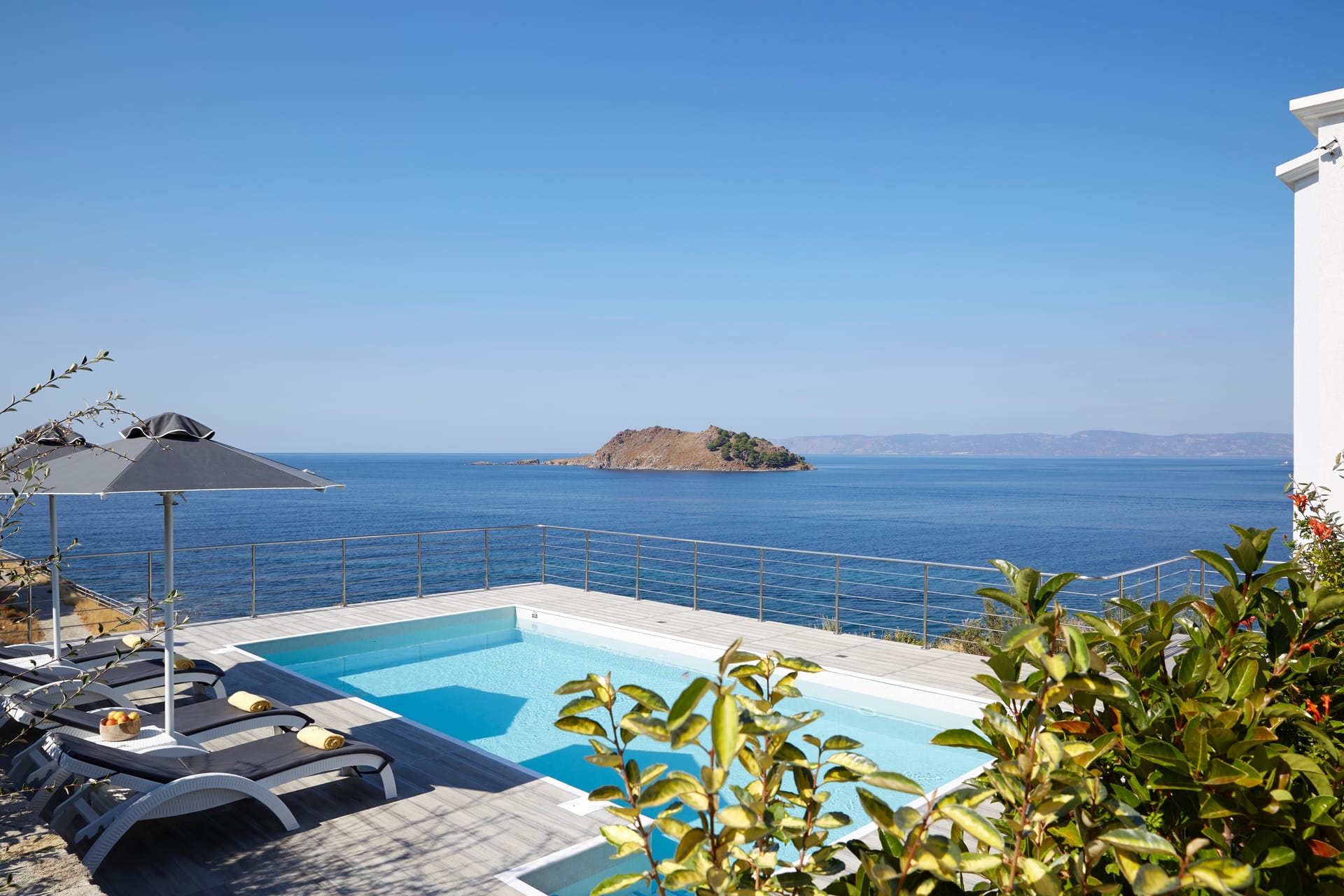 Eleia Seafront Rooms & Villas - Πέτρα, Λέσβος ✦