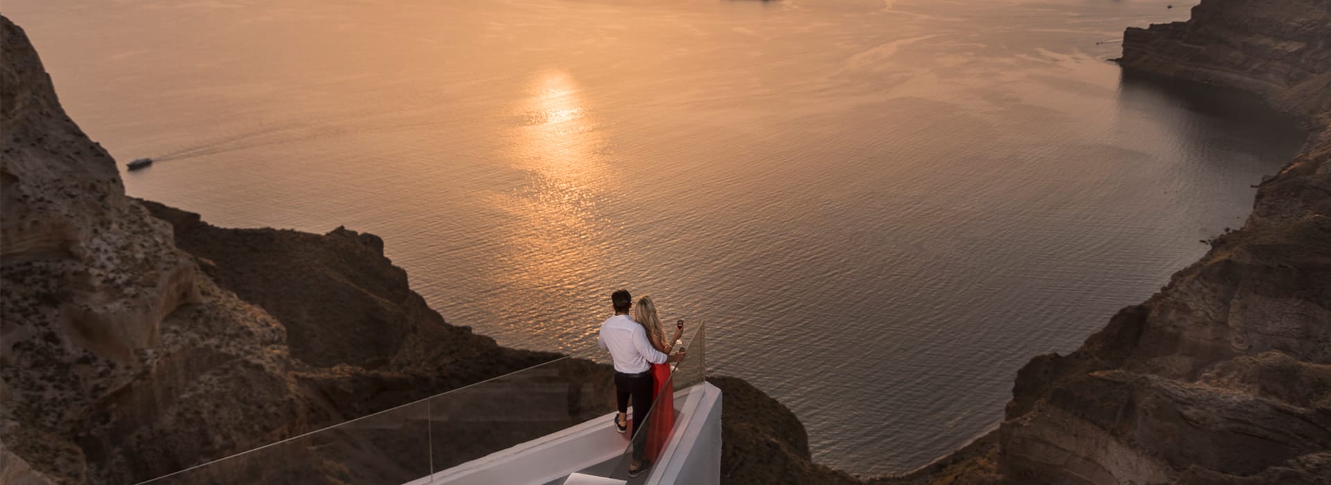 Symphony Suites - Πύργος, Σαντορίνη ✦ 2 Ημέρες (1 Διανυκτέρευση)