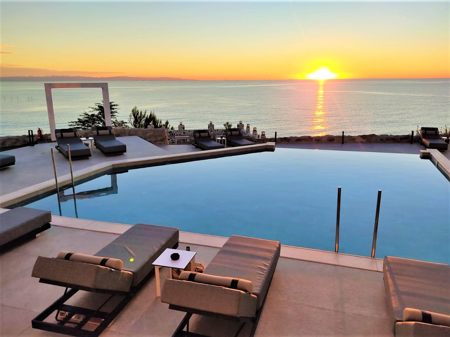 Akrotiri Olympus Luxury Suites - Γρίτσα Λιτοχώρου