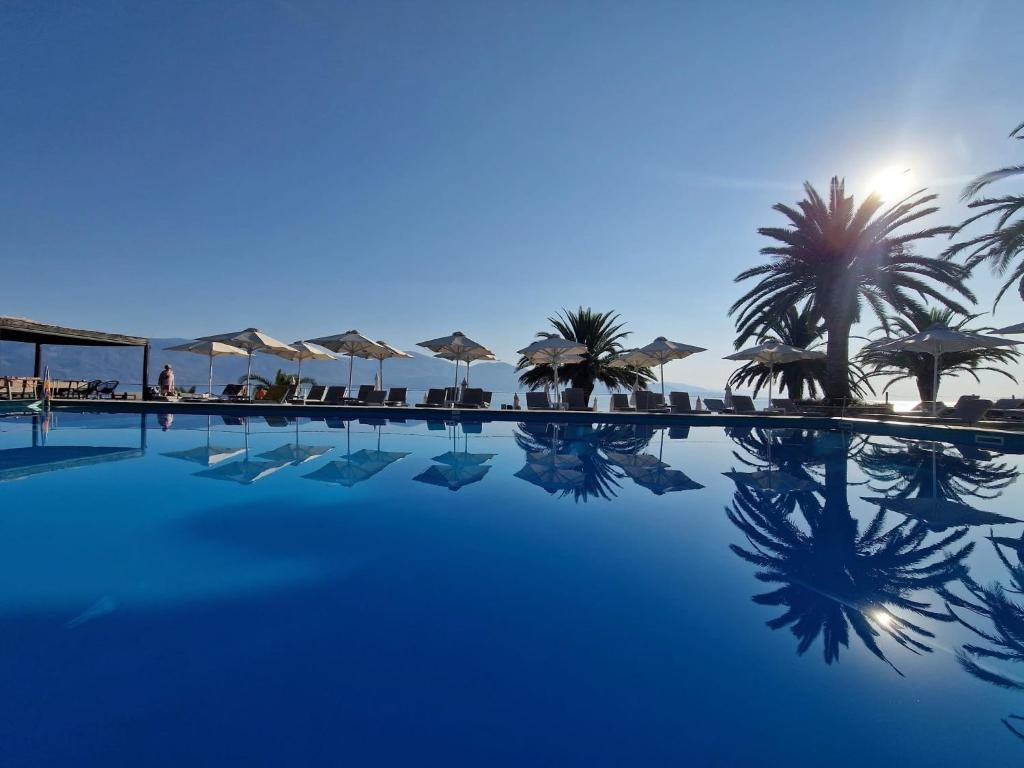 4* Long Beach Resort Hotel - Αίγιο ✦ -40% ✦ 4 Ημέρες
